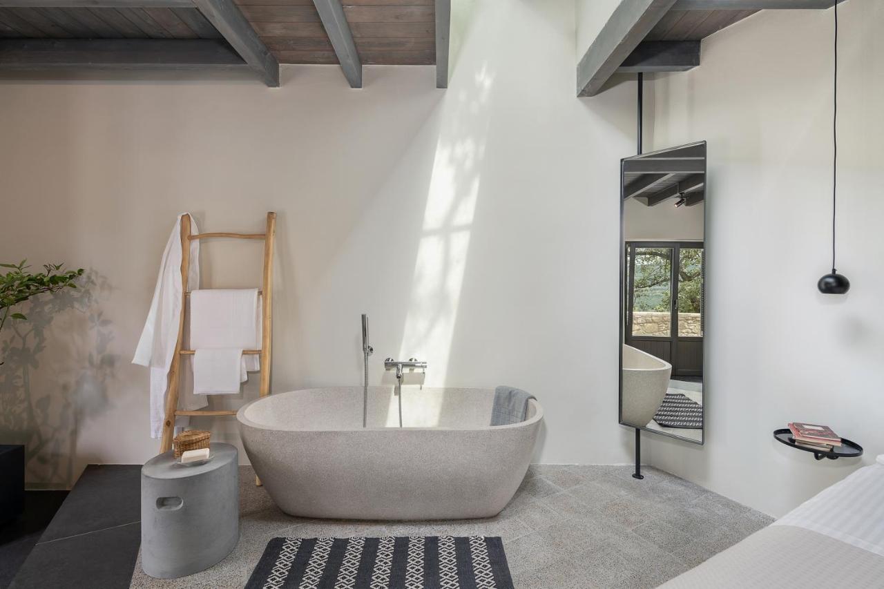 Velanis ηouse, Style Into Nature - Secluded Hébergement de vacances *