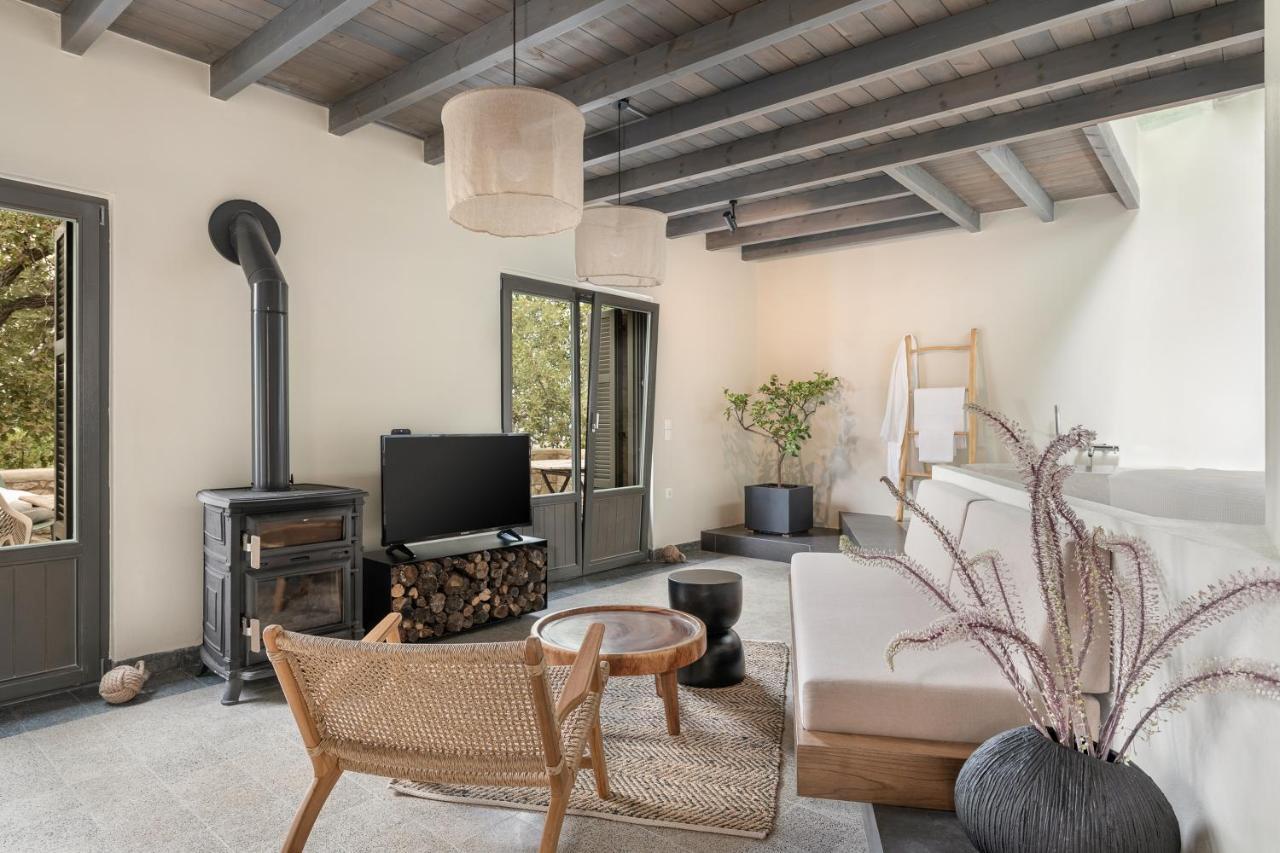 Velanis ηouse, Style Into Nature - Secluded